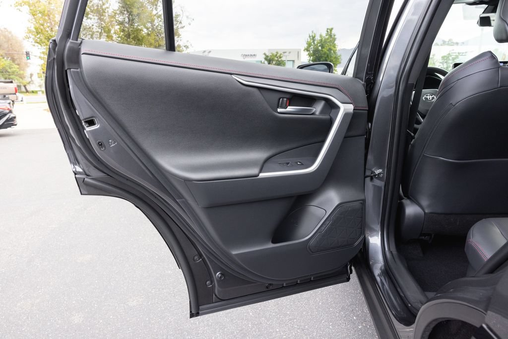 Certified 2025 Toyota RAV4 XSE AWD/4WD image 33
