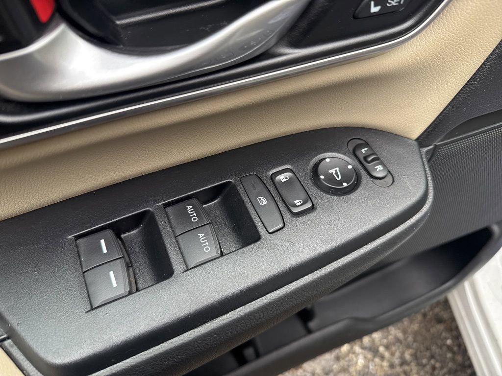 Used 2022 Honda CR-V Touring image 11