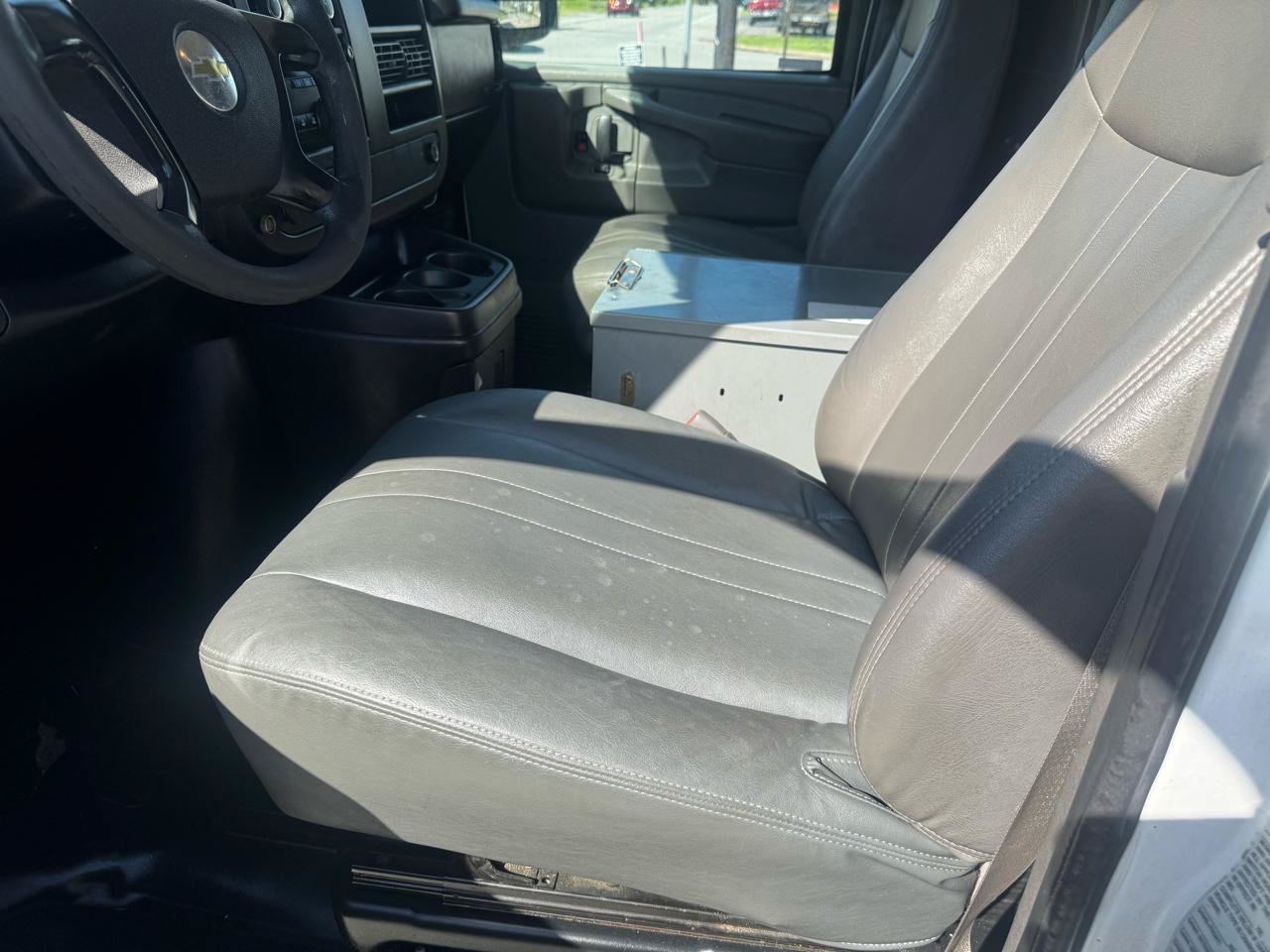 Used 2010 Chevrolet Express 1500 RWD image 15