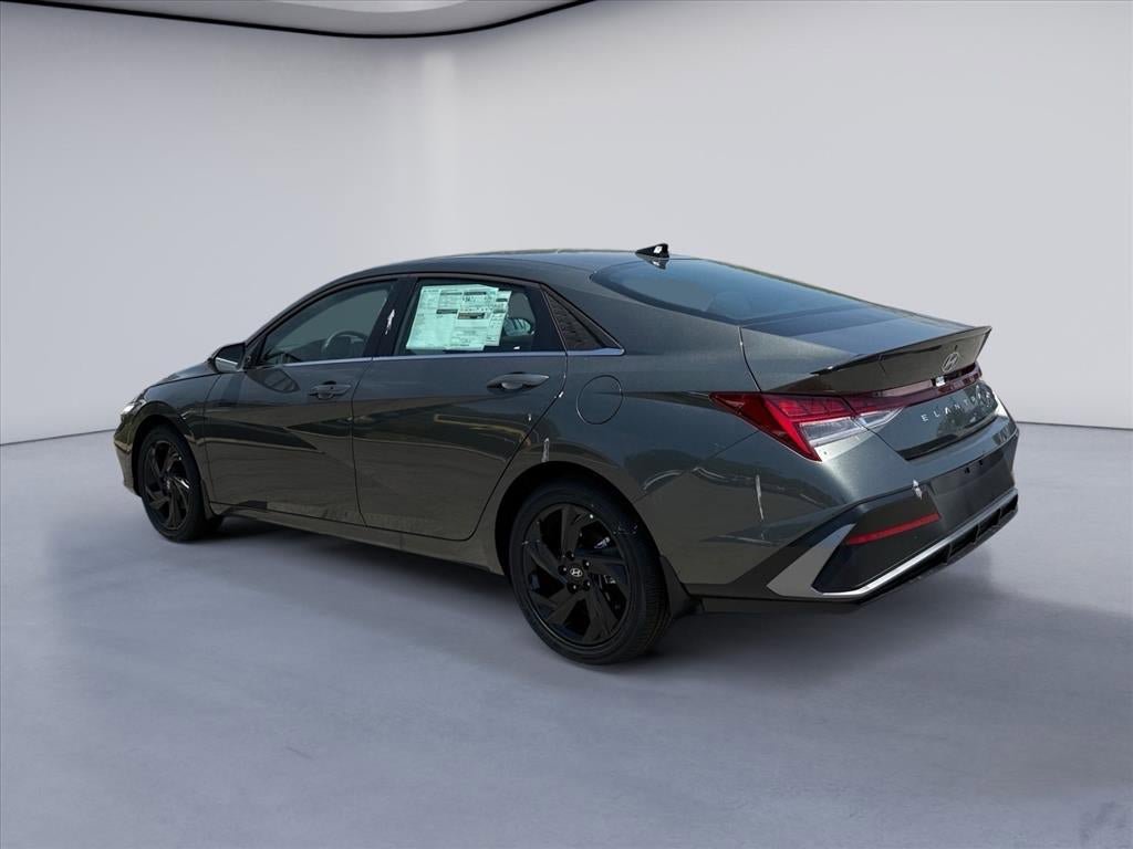 New 2026 Hyundai Elantra SEL Sport FWD image 3