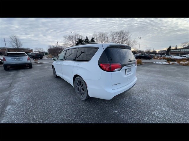 Used 2018 Chrysler Pacifica Touring-L w/ Premium Audio Group image 6