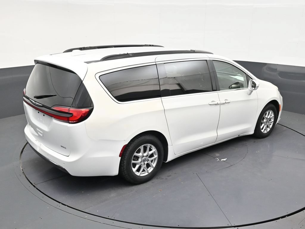 Used 2022 Chrysler Pacifica Touring-L FWD image 16