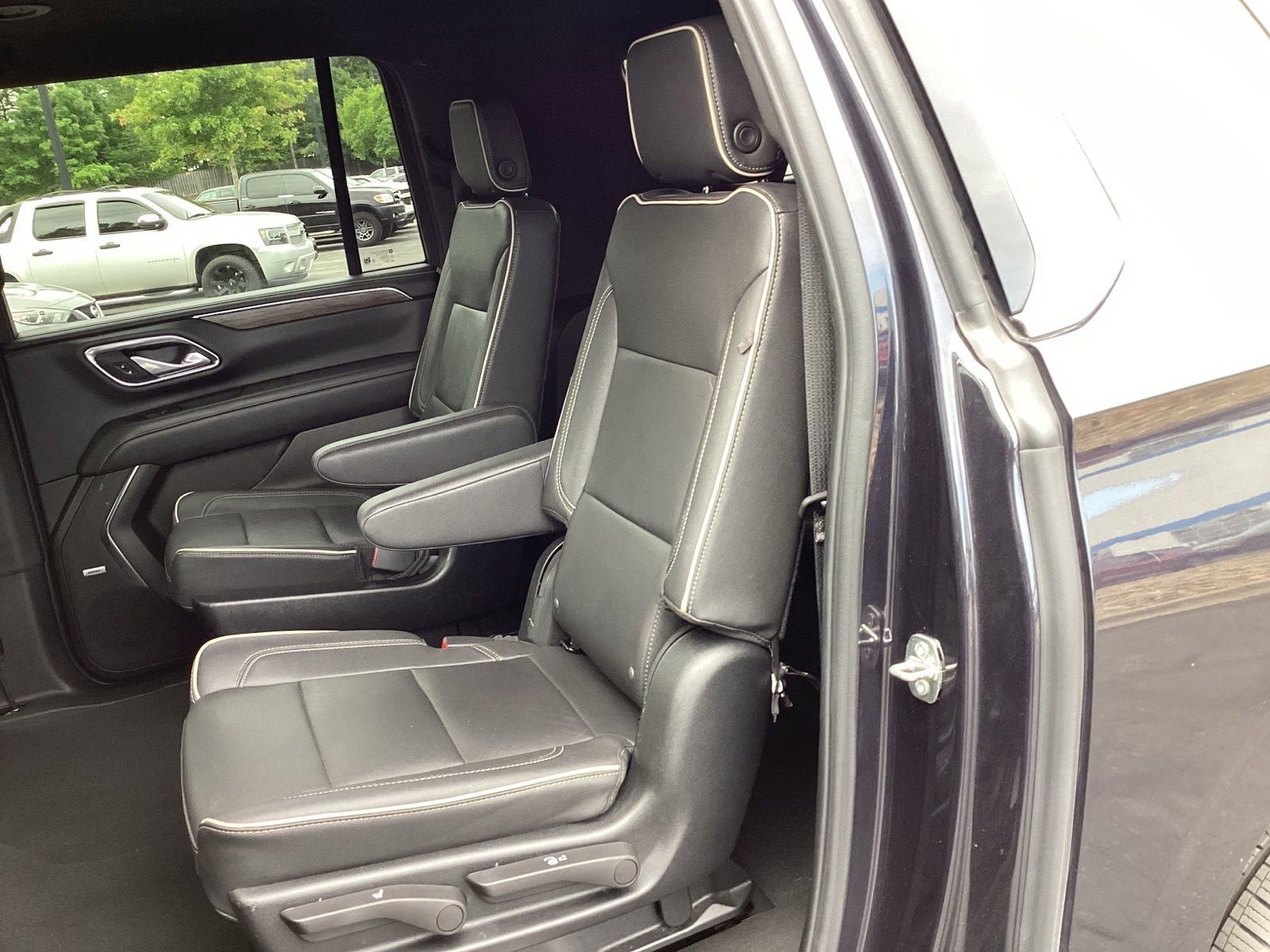 Used 2023 Chevrolet Suburban Premier AWD/4WD image 12