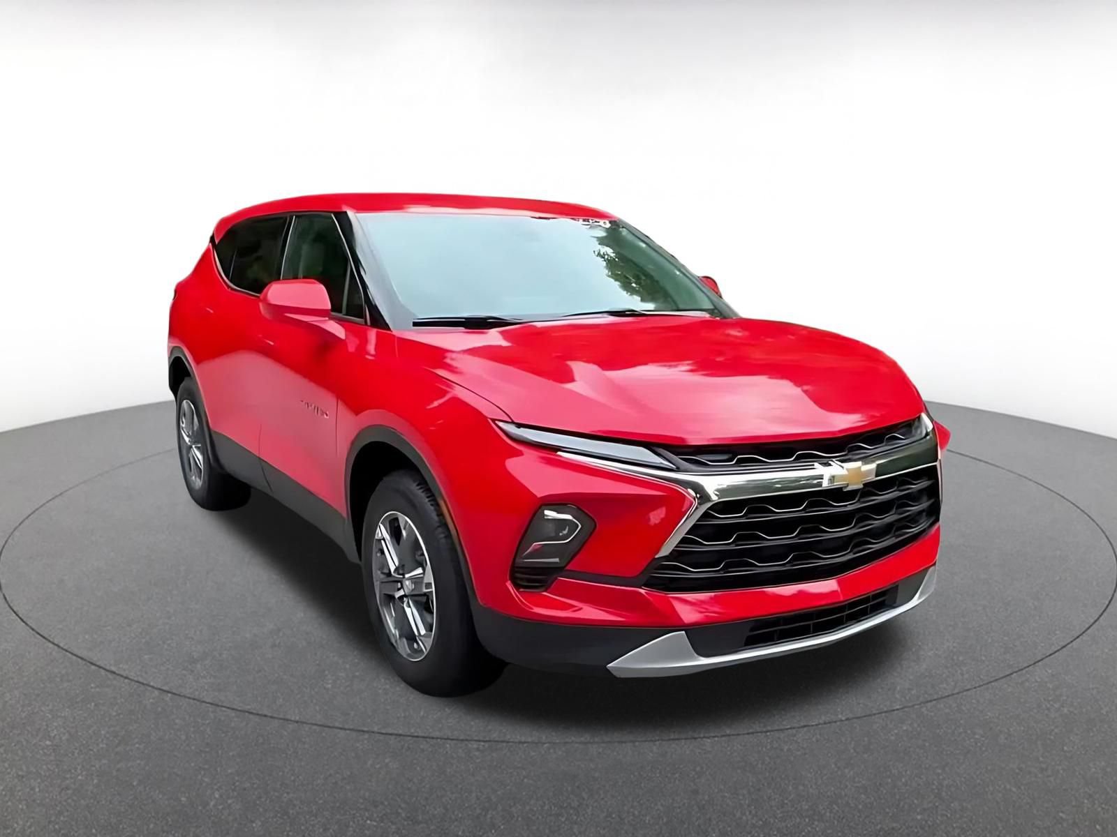 Used 2025 Chevrolet Blazer LT FWD image 3