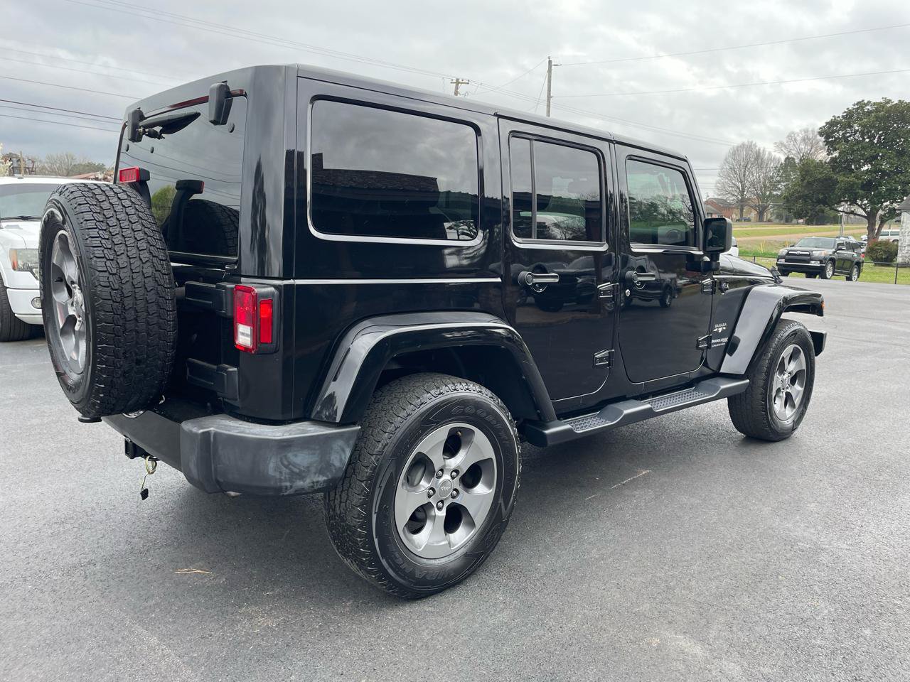 Used 2018 Jeep Wrangler Unlimited Sahara w/ Connectivity Group AWD/4WD image 6
