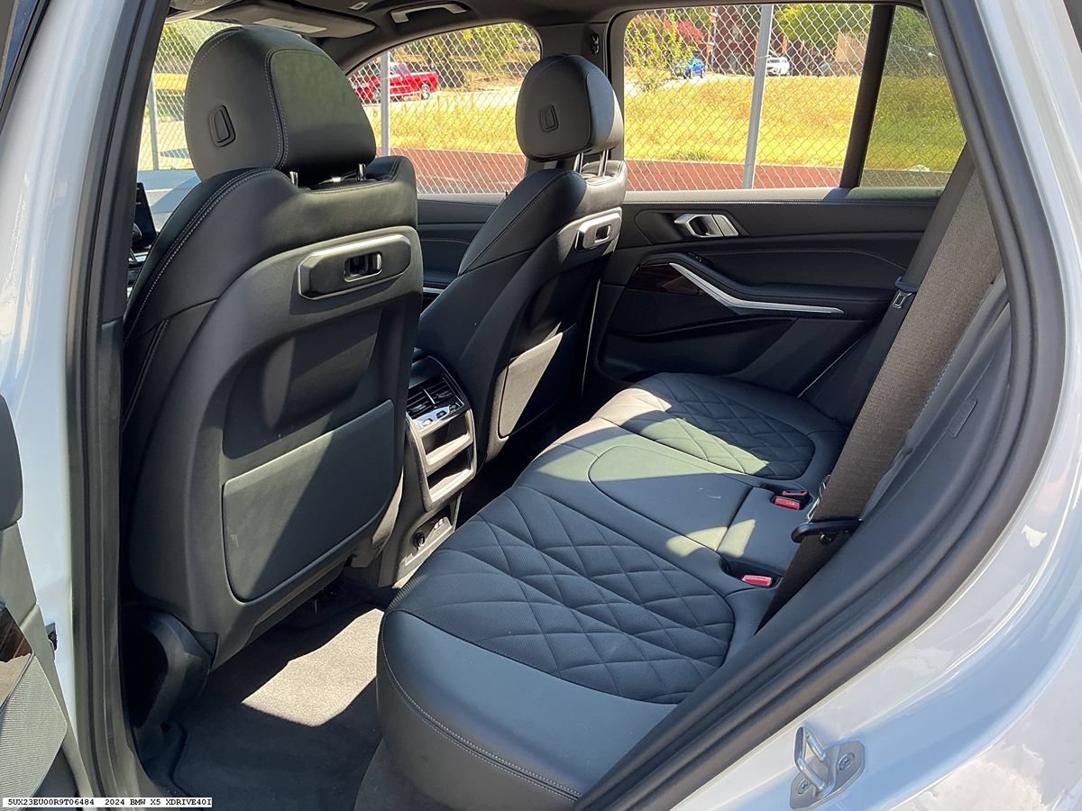 Used 2024 BMW X5 xDrive40i w/ Parking Assistance Package AWD/4WD image 9