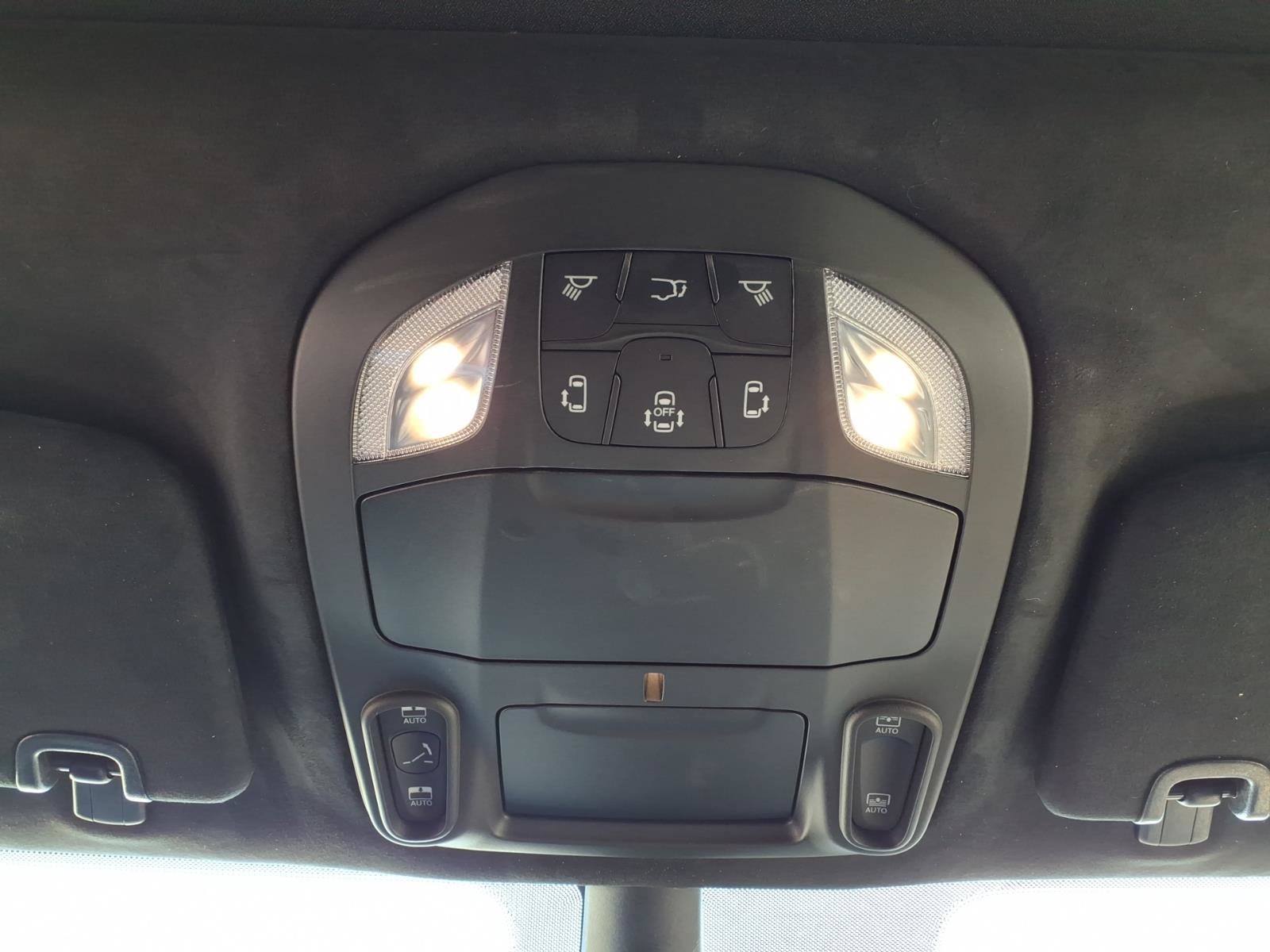 New 2027 Chrysler Pacifica Pinnacle w/ Theater Group FWD image 25