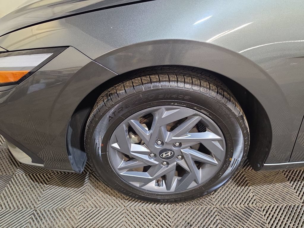Used 2024 Hyundai Elantra SEL FWD image 18