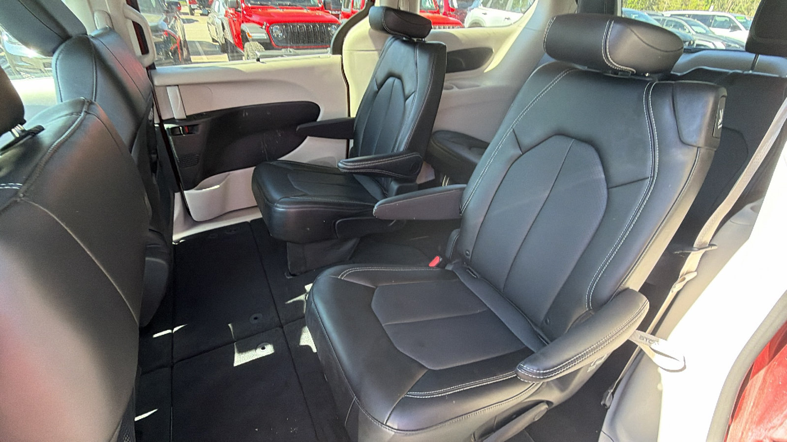 Certified 2024 Chrysler Pacifica Touring-L FWD image 22