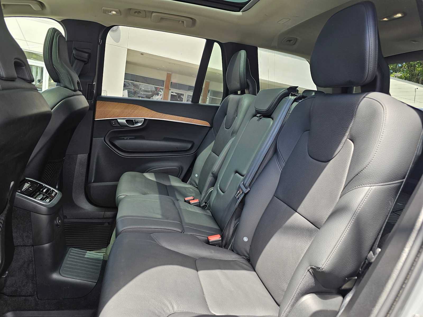 Certified 2025 Volvo XC90 T8 Plus w/ Protection Package Premier AWD/4WD image 18