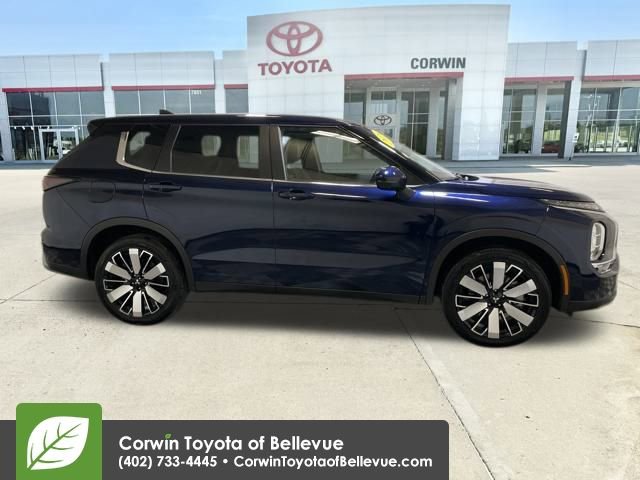 Used 2025 Mitsubishi Outlander SE image 6