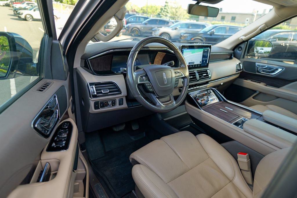 Used 2023 Lincoln Navigator L Reserve AWD/4WD image 16