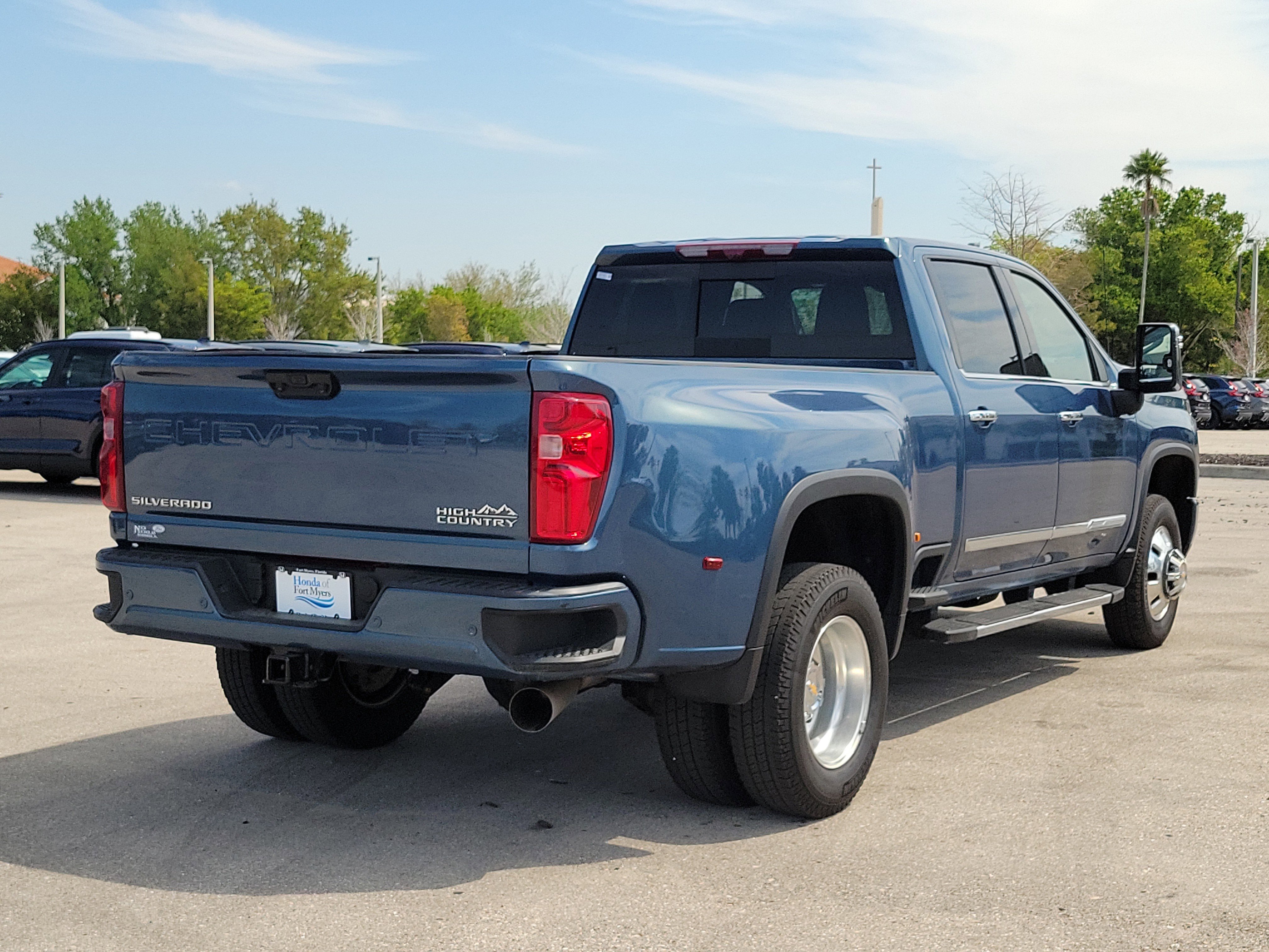 Used 2024 Chevrolet Silverado 3500 High Country w/ Technology Package image 6