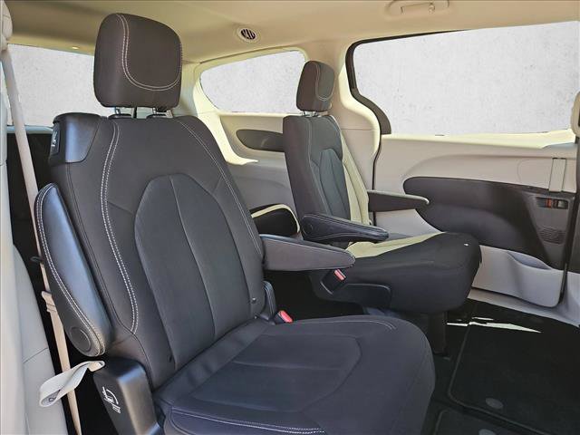 Used 2024 Chrysler Voyager LX FWD image 20