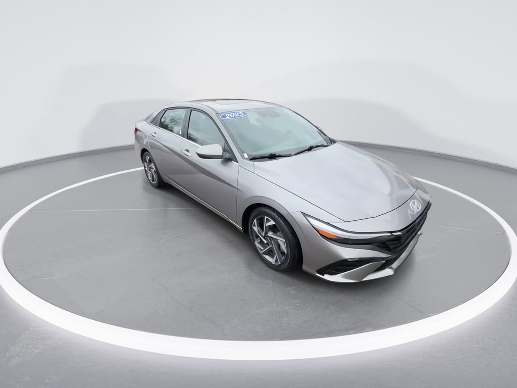 Used 2025 Hyundai Elantra SEL FWD image 2