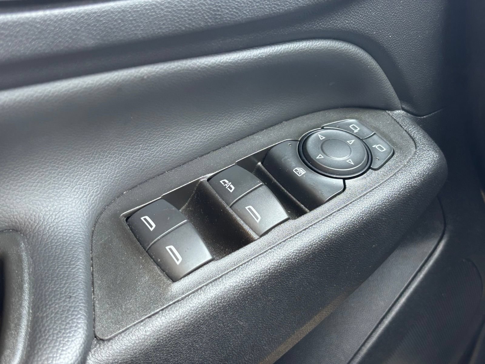 Used 2023 Chevrolet Equinox LT w/ LPO, Floor Liner Package AWD/4WD image 13