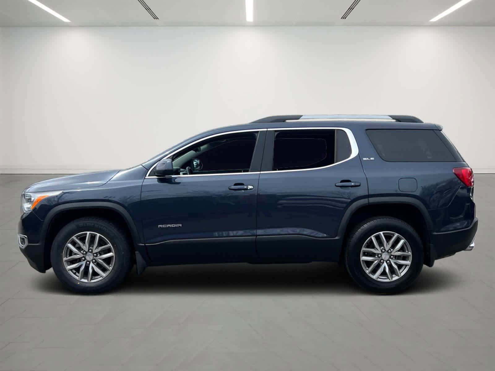 Used 2018 GMC Acadia SLE w/ Driver Alert Package I AWD/4WD image 3