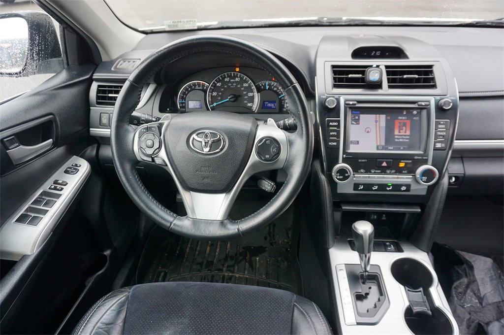 Used 2014 Toyota Camry SE image 5