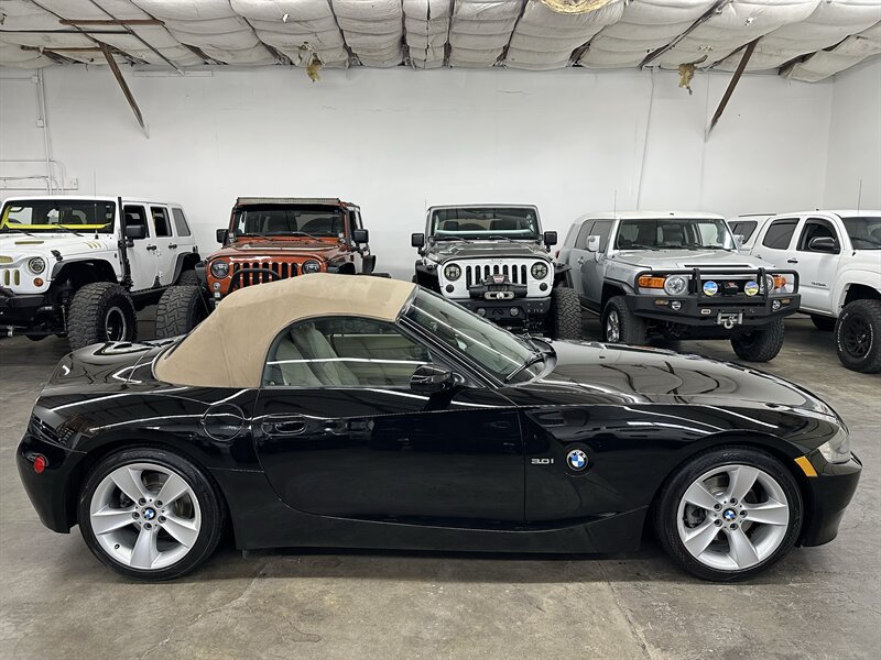 Used 2006 BMW Z4 3.0i RWD image 3