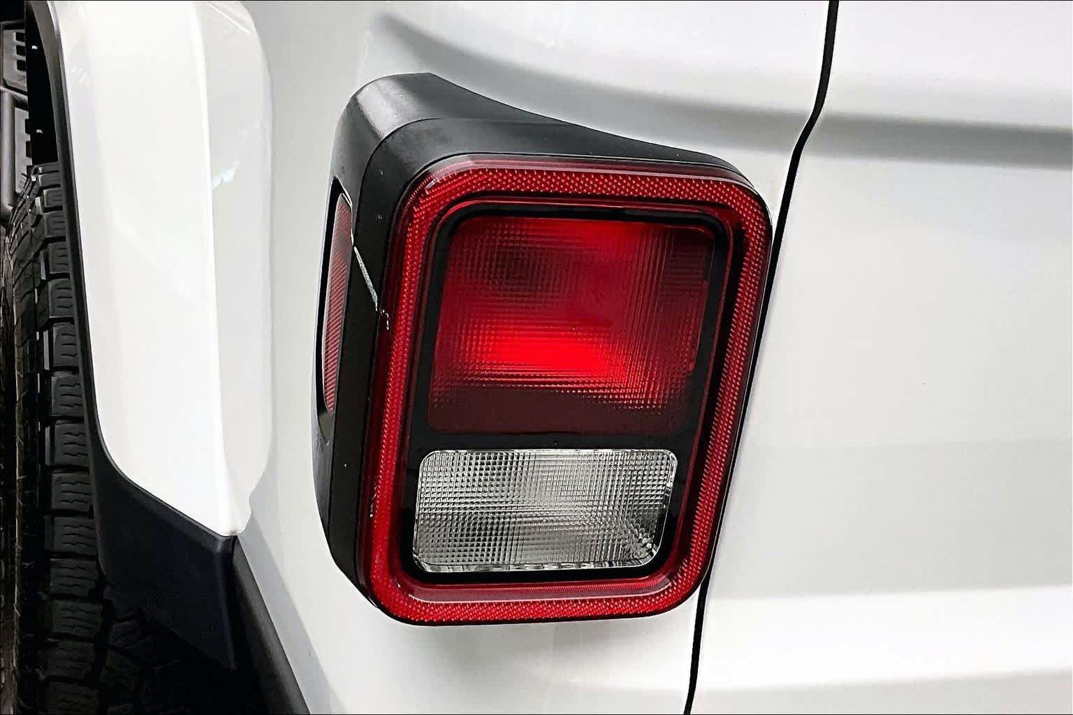 Used 2022 Jeep Gladiator Sport AWD/4WD image 27