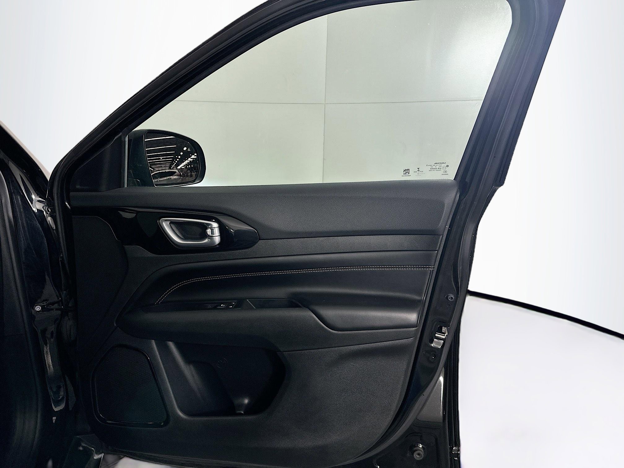 Used 2022 Jeep Compass Latitude FWD image 30