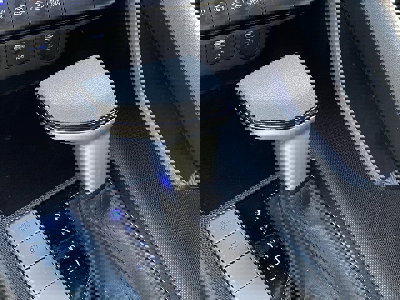 Used 2024 Hyundai Elantra SE image 8