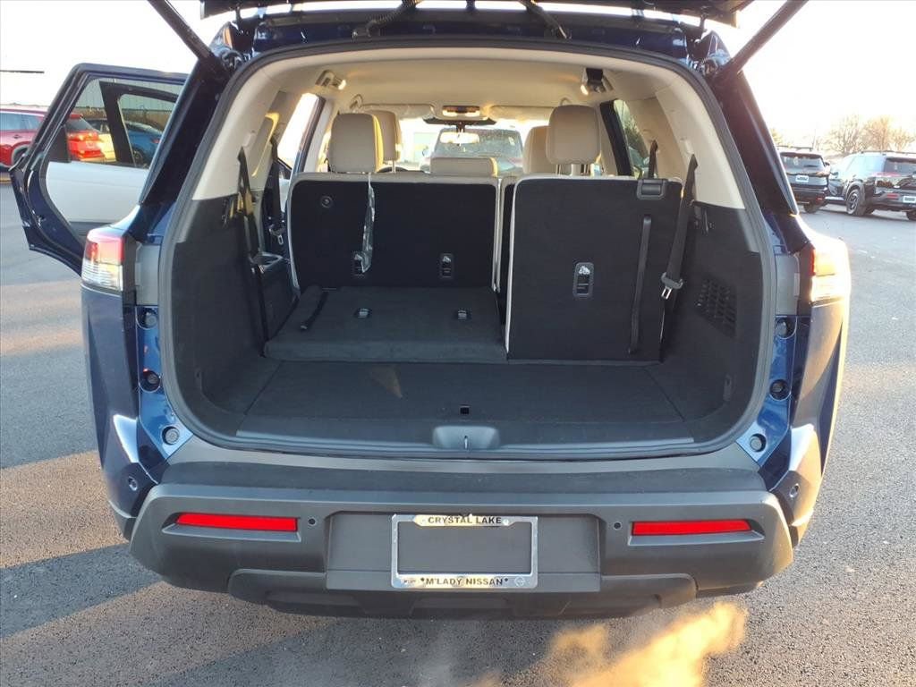 New 2025 Nissan Pathfinder SV w/ Black Appearance Package image 31