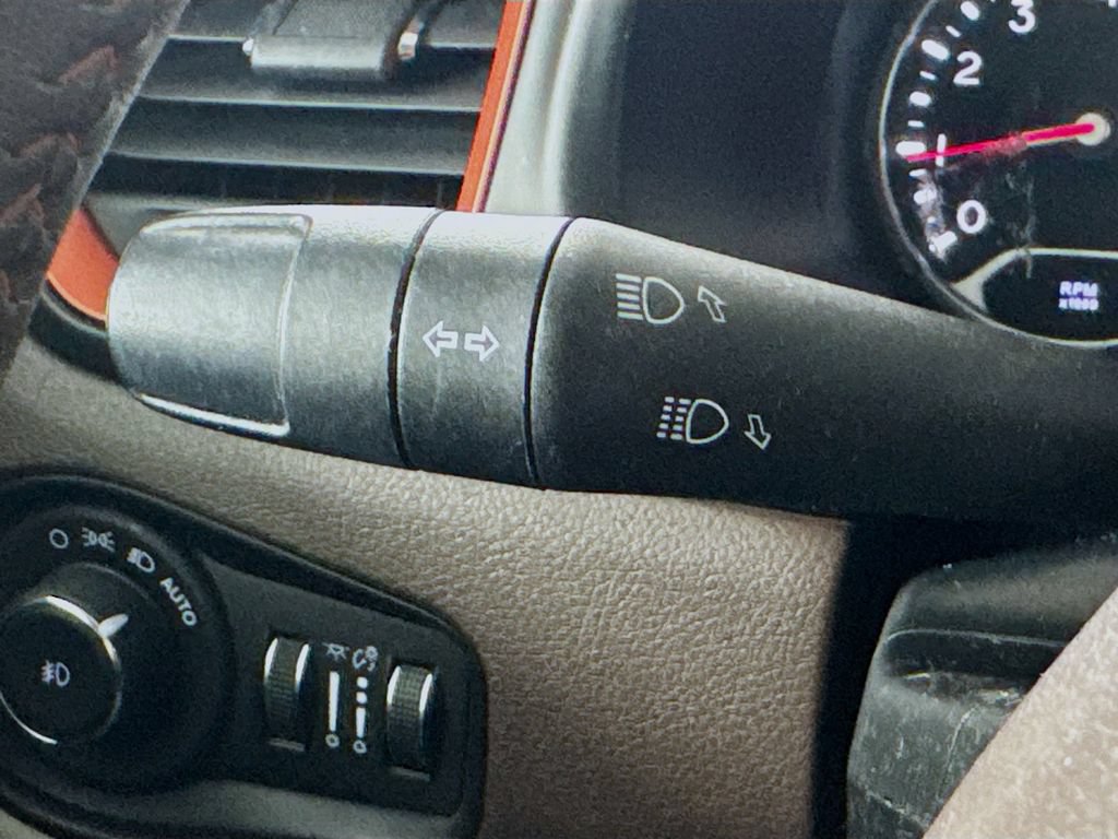 Used 2017 Jeep Renegade Latitude FWD image 12