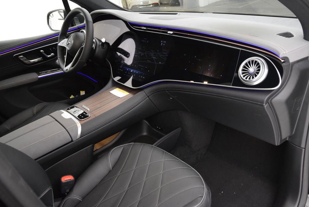 New 2026 Mercedes-Benz EQS 550 4MATIC SUV image 15