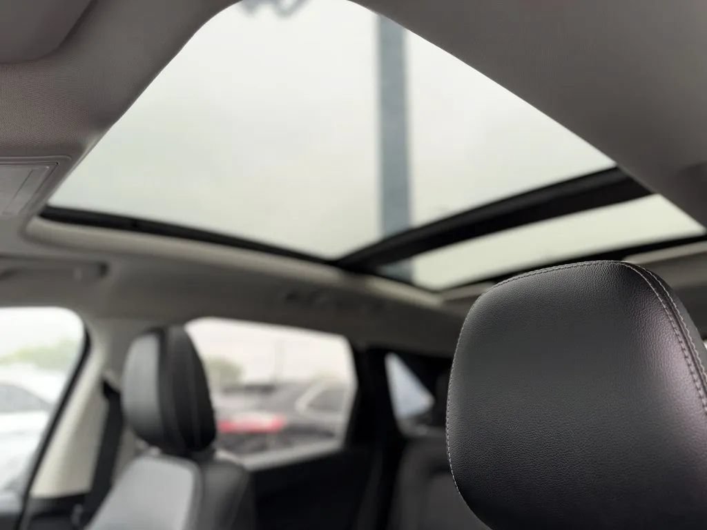 Used 2022 Ford Escape SEL FWD image 18