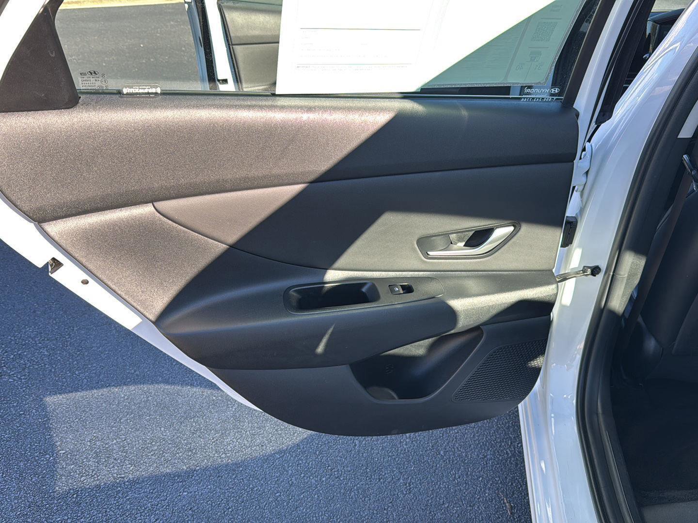 Used 2024 Hyundai Elantra Limited image 15