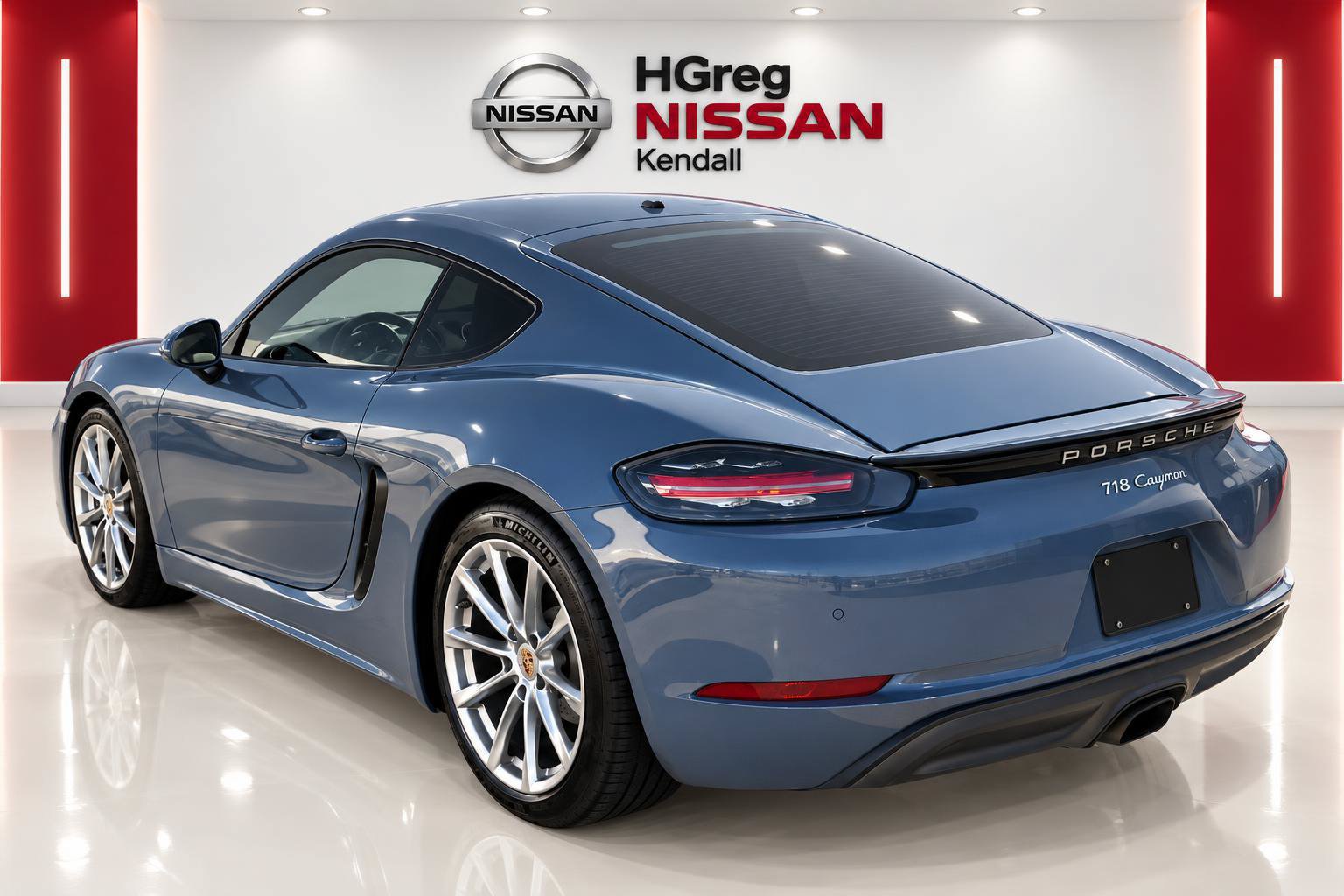 Used 2018 Porsche 718 Cayman RWD image 2