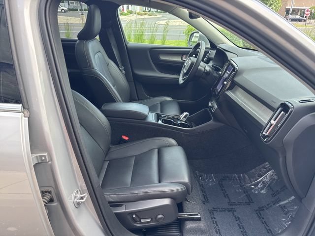 Used 2025 Volvo XC40 B5 Plus AWD/4WD image 14