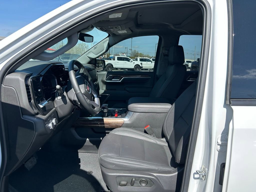 Used 2025 GMC Sierra 1500 Elevation w/ Elevation Premium Package image 5