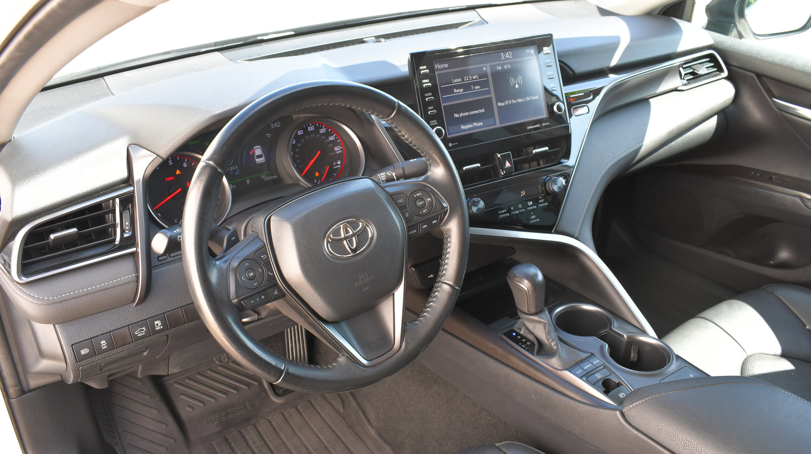 Used 2022 Toyota Camry XSE FWD image 15