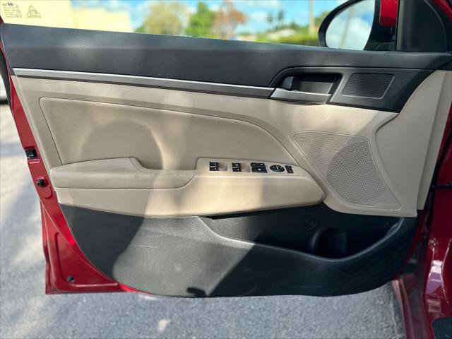 Used 2017 Hyundai Elantra Limited image 13