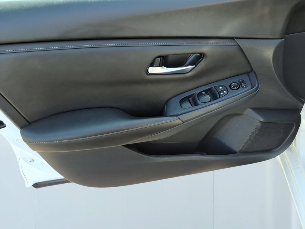 Used 2024 Nissan Sentra SV FWD image 14