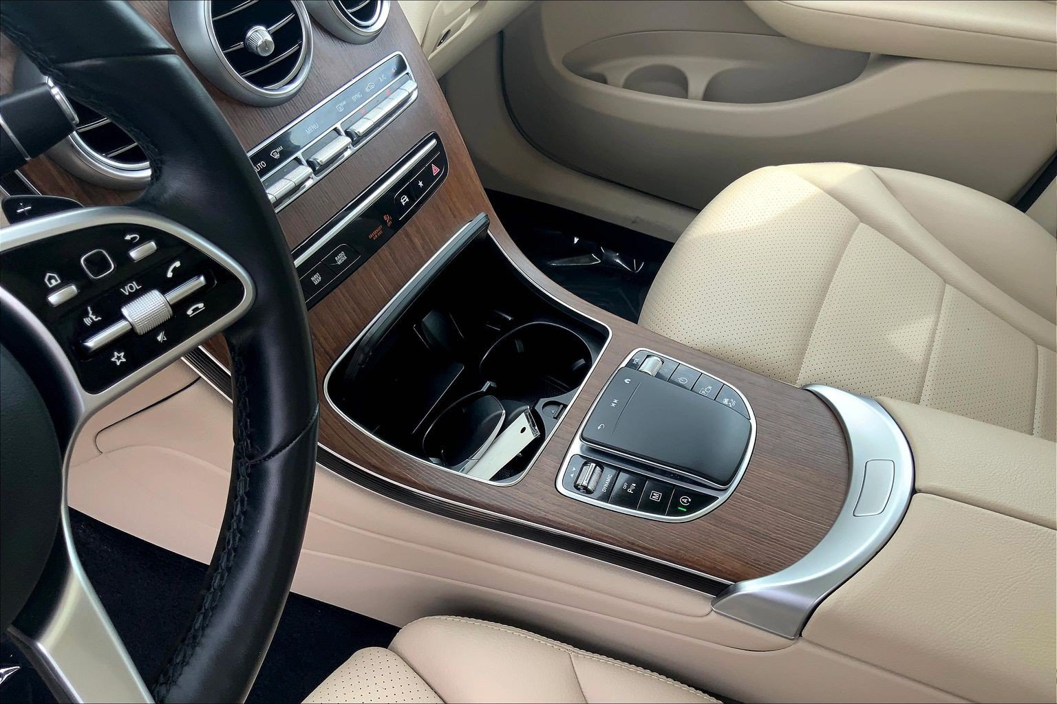 Used 2022 Mercedes-Benz GLC 300 4MATIC w/ Premium Package Lite image 22