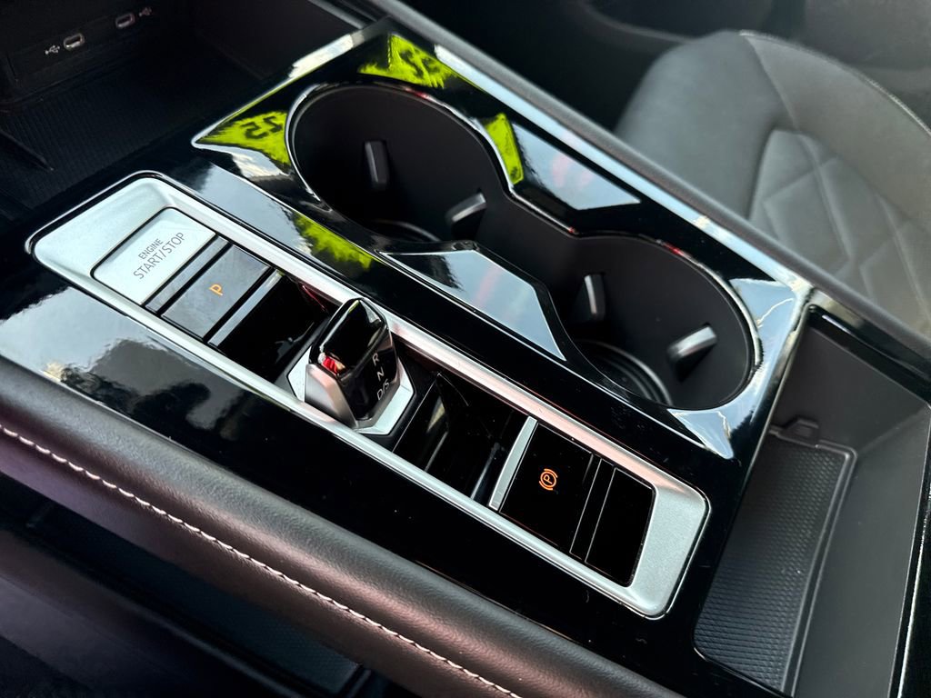 Used 2025 Volkswagen Atlas Cross Sport SE image 28