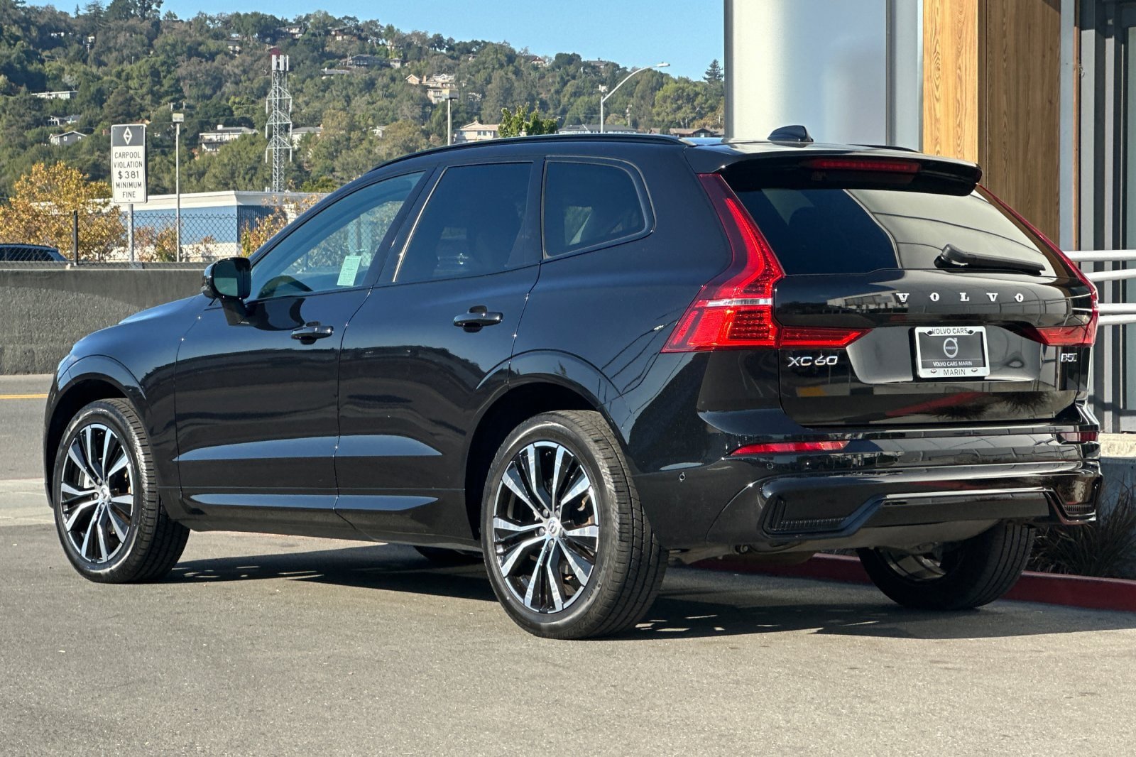 Certified 2024 Volvo XC60 B5 Plus AWD/4WD image 7
