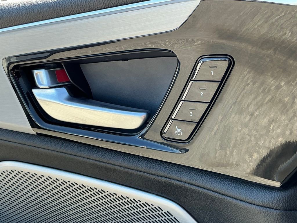 Used 2025 Acura MDX FWD image 24