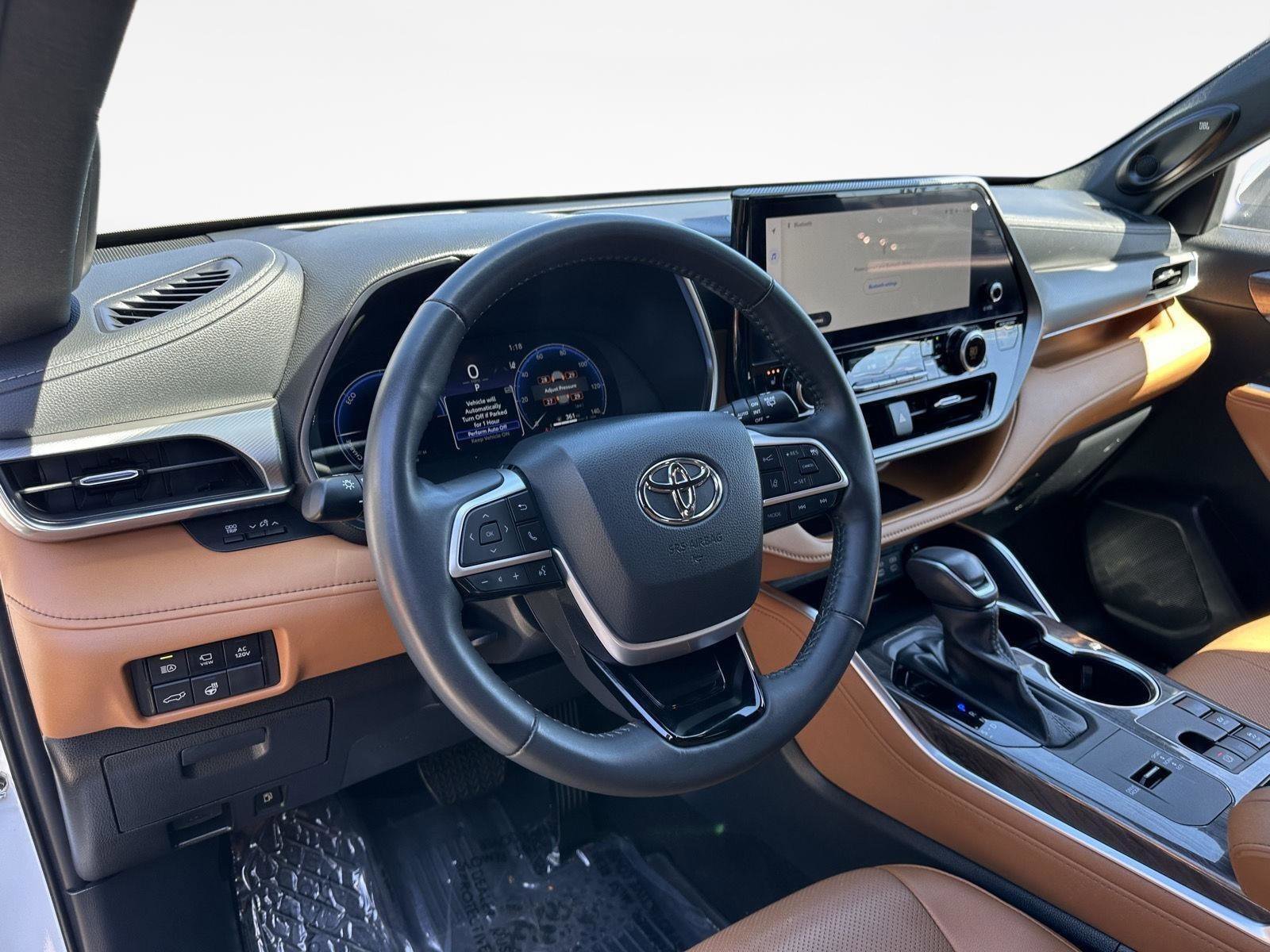 Used 2024 Toyota Highlander Platinum image 12