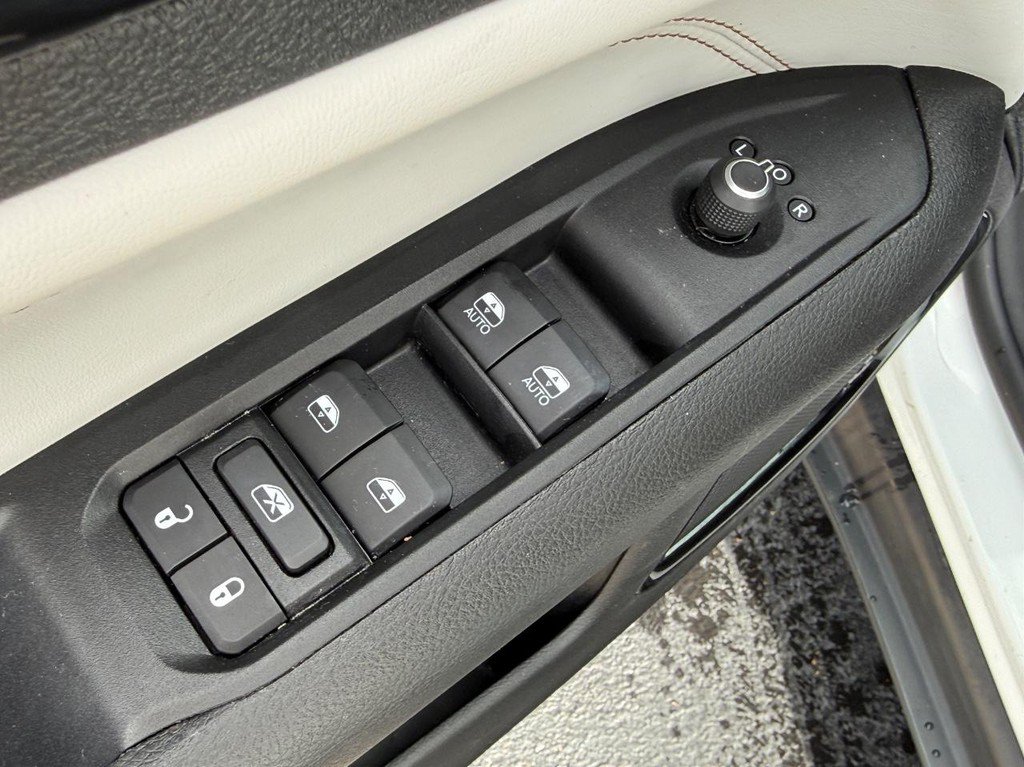 Used 2022 Jeep Compass Limited AWD/4WD image 17