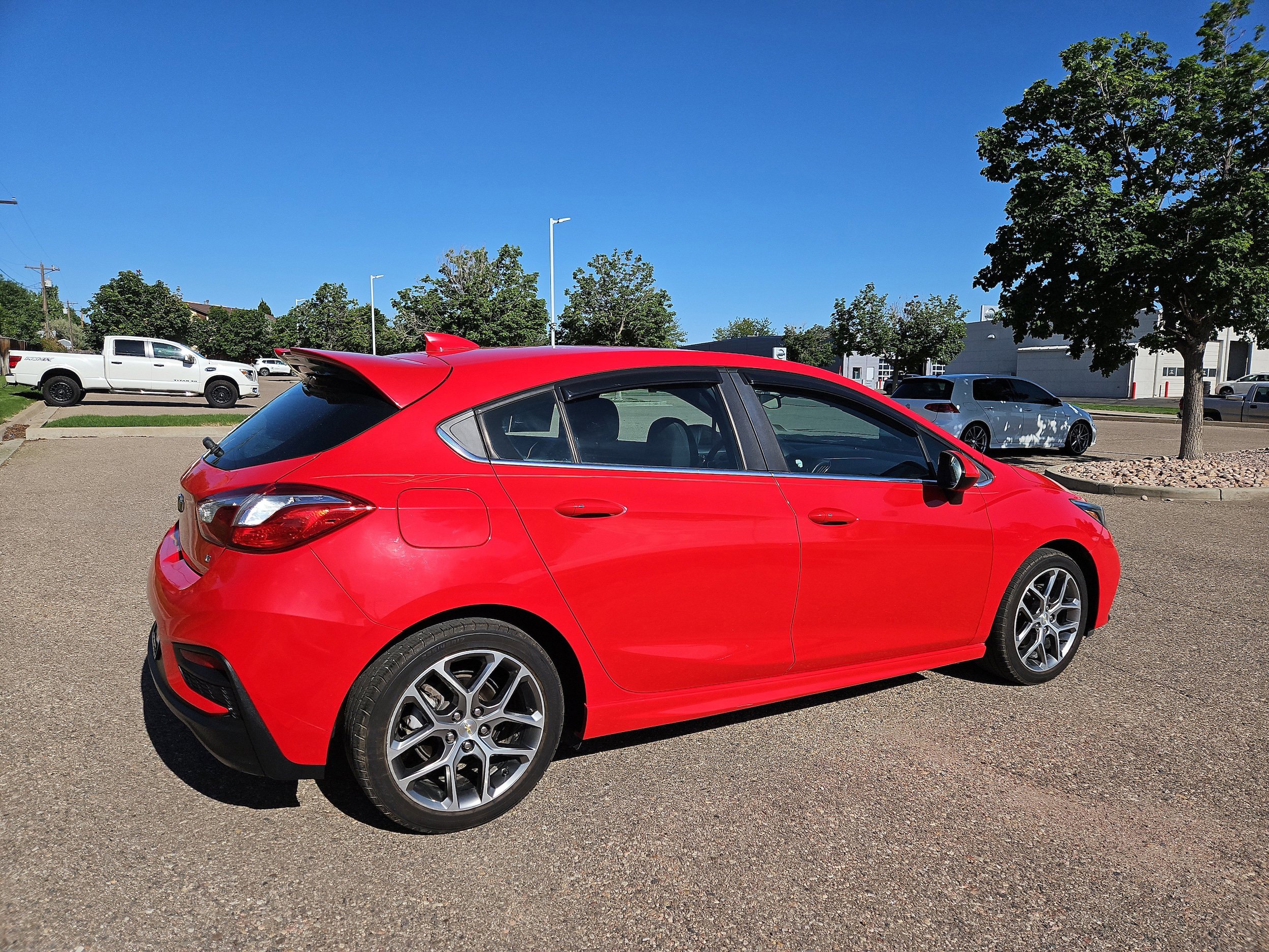 Used 2017 Chevrolet Cruze LT w/ Convenience Package FWD image 4
