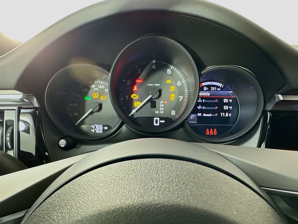 Used 2025 Porsche Macan image 13