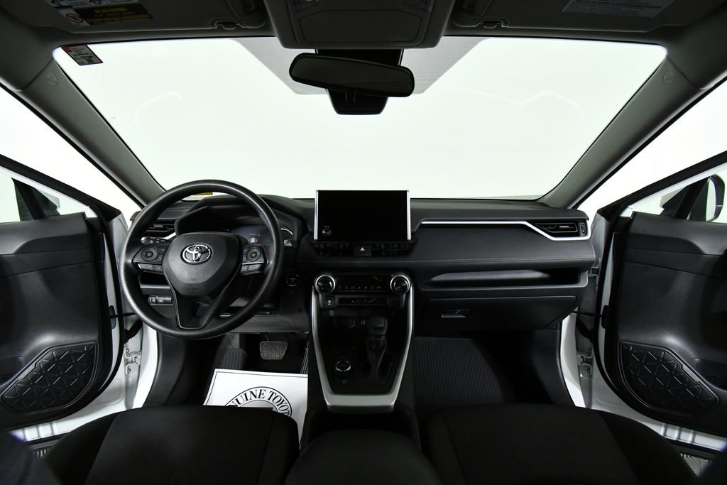 Used 2025 Toyota RAV4 XLE image 18