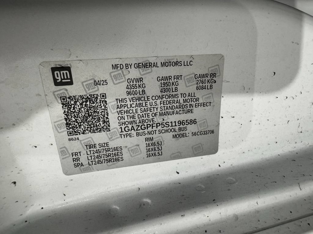 Used 2025 Chevrolet Express 3500 LT w/ LT Preferred Equipment Group RWD image 29