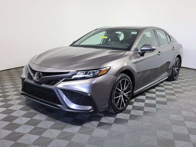 Used 2024 Toyota Camry SE image 1