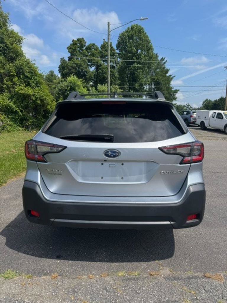 Used 2023 Subaru Outback Premium AWD/4WD image 16