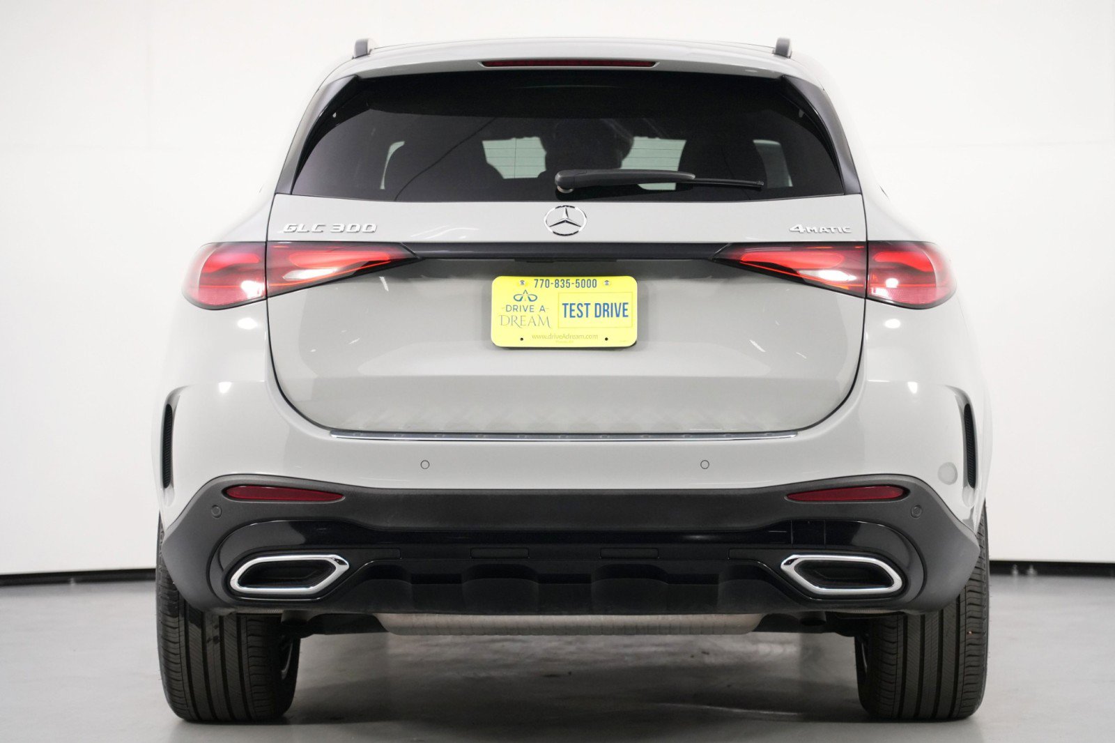 Used 2025 Mercedes-Benz GLC 300 4MATIC w/ AMG Line image 11